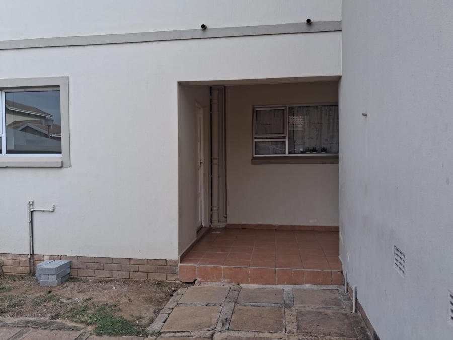 To Let 2 Bedroom Property for Rent in Beacon Bay North Eastern Cape